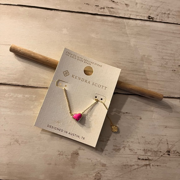 Kendra Scott Gold Necklace with Fuchsia Heart Charm - Picture 2 of 4